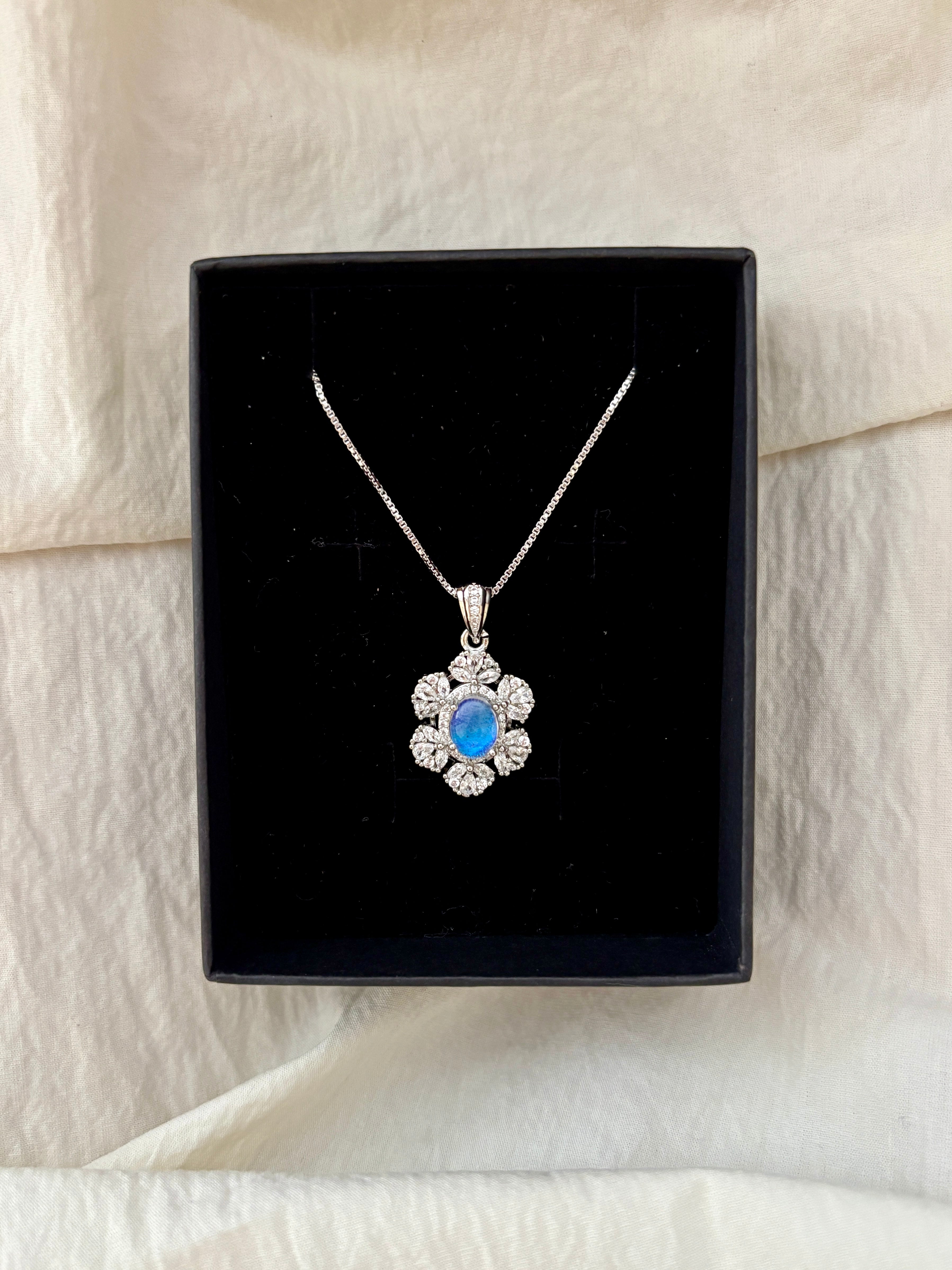 Dawnlight Gaze Necklace