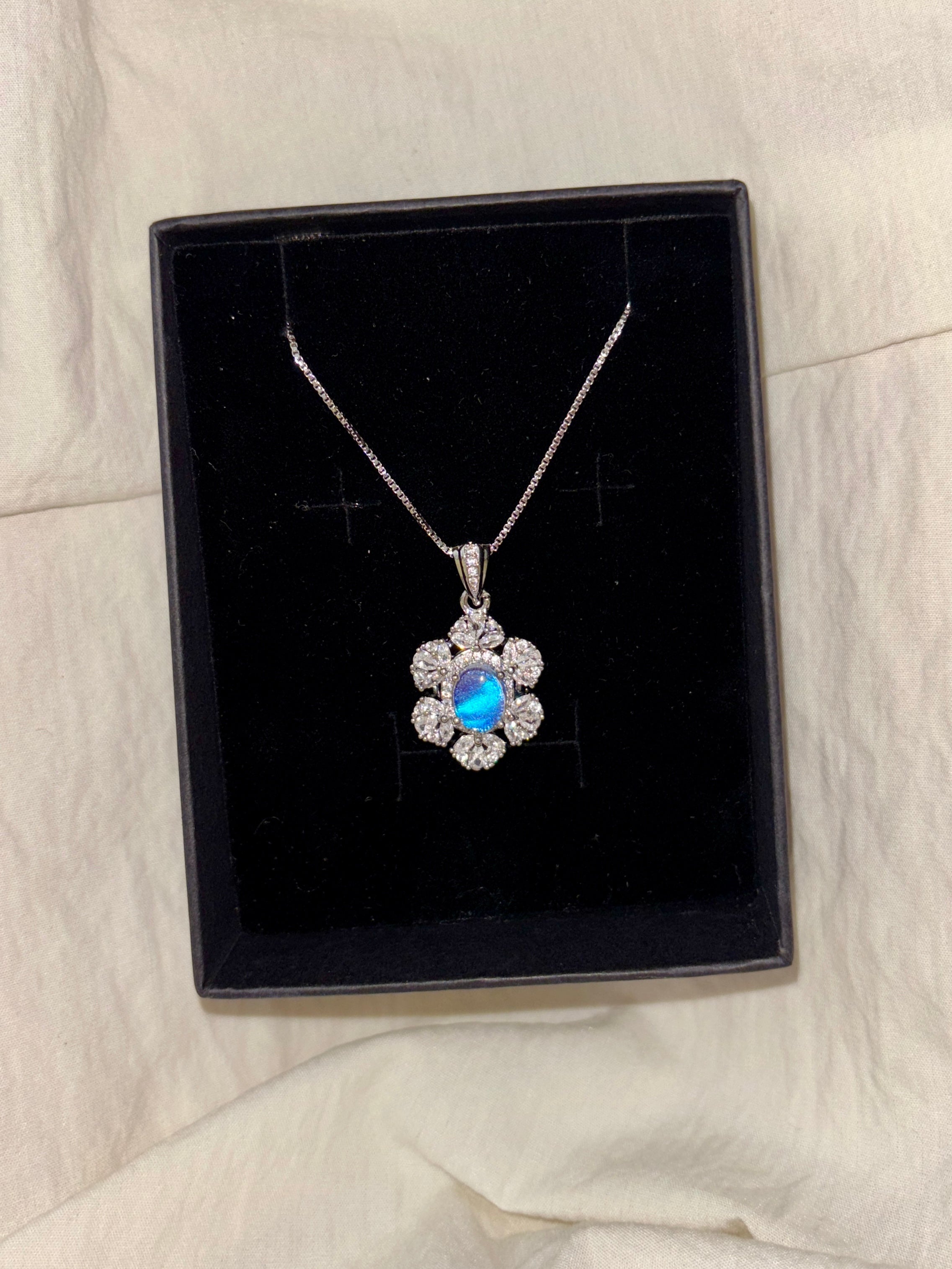 Dawnlight Gaze Necklace